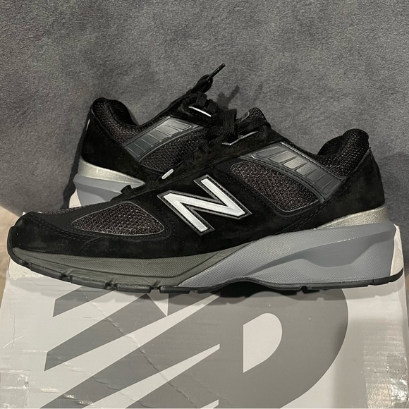 New Balance Women’s sneakers 990V Black Size 8.5 US - Picture 4 of 17